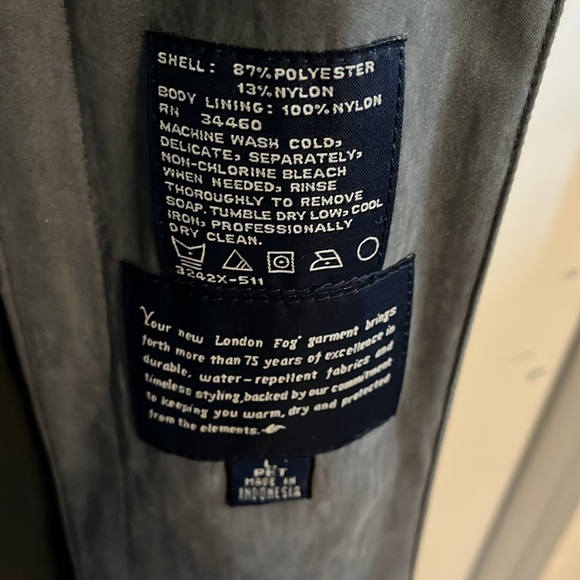 London Fog ladies trench coat. - Picture 8 of 8